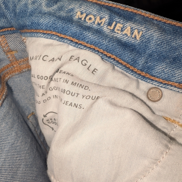 SIZE 8 AMERICAN EAGLE MOM JEAN - Picture 5 of 5